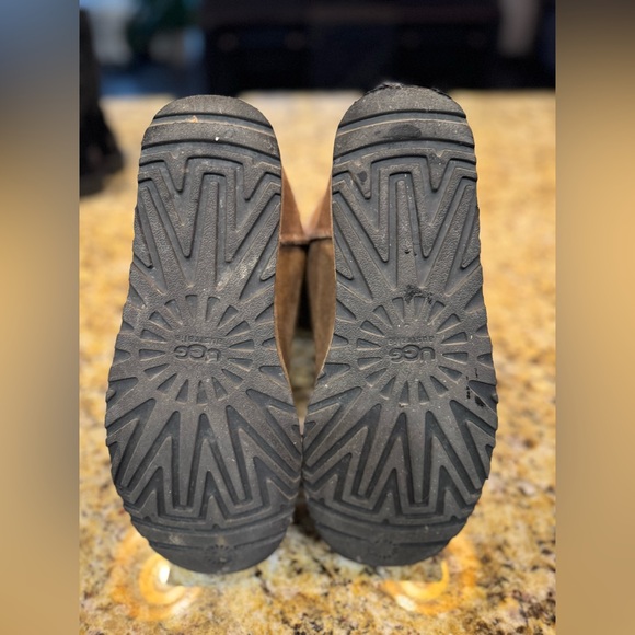 Ugg boots- size 9 - Picture 5 of 5